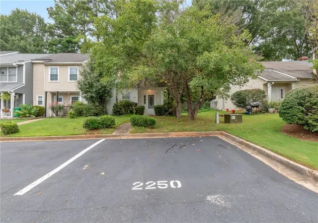 Photo 2 of Townhouse for sale at 2250 Wellington Cir, Lithonia, GA 30058 | MLS# 7821221 | Listing updated on 2026-08-27