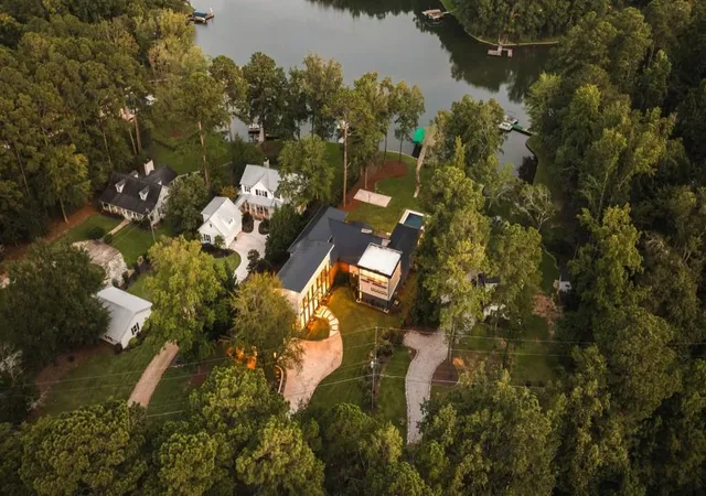 Photo 3 of Single family home for sale at 298 W River Bend Dr, Eatonton, GA 31024 | MLS# 7828253 | Listing updated on 2026-08-31