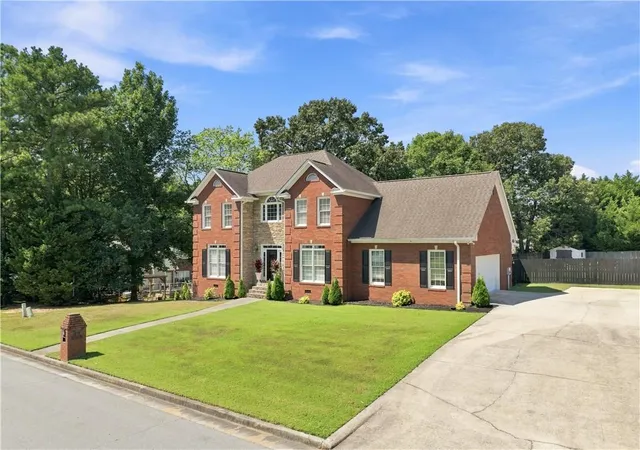 Photo 3 of Single family home for sale at 22 Stonebrook Dr Sw, Rome, GA 30165 | MLS# 7827990 | Listing updated on 2026-08-27