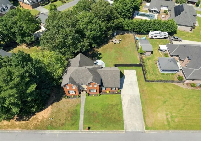 Photo 3 of Single family home for sale at 22 Stonebrook Dr Sw, Rome, GA 30165 | MLS# 7827990 | Listing updated on 2026-08-27