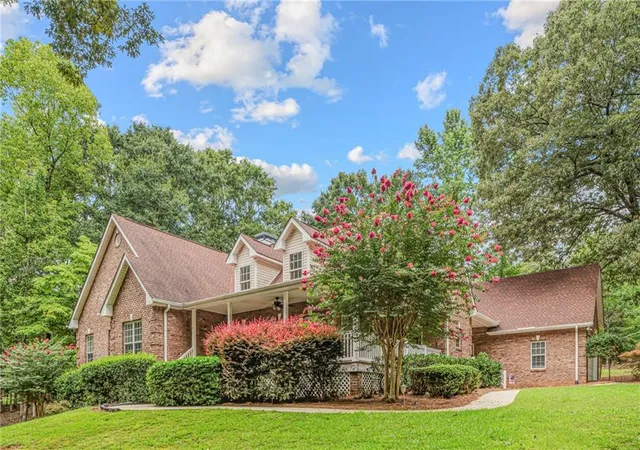 Photo 2 of Single family home for sale at 170 St Gabriel Wy, Fayetteville, GA 30215 | MLS# 7810948 | Listing updated on 2026-09-10
