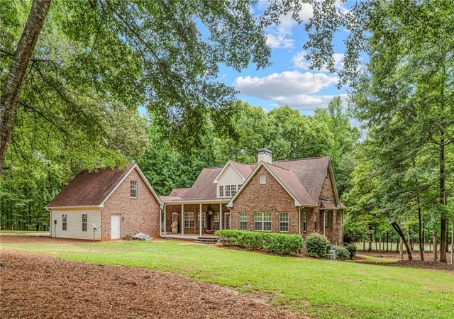 Photo 3 of Single family home for sale at 170 St Gabriel Wy, Fayetteville, GA 30215 | MLS# 7810948 | Listing updated on 2026-09-10