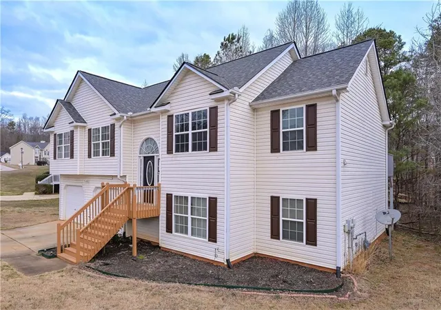 Photo 2 of Single family home for sale at 113 Millwheel Dr, Villa Rica, GA 30180 | MLS# 7827285 | Listing updated on 2026-08-27