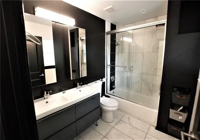 Photo 2 of Single family home for sale at 657 S Grand Ave Nw, Atlanta, GA 30318 | MLS# 7827692 | Listing updated on 2026-08-27