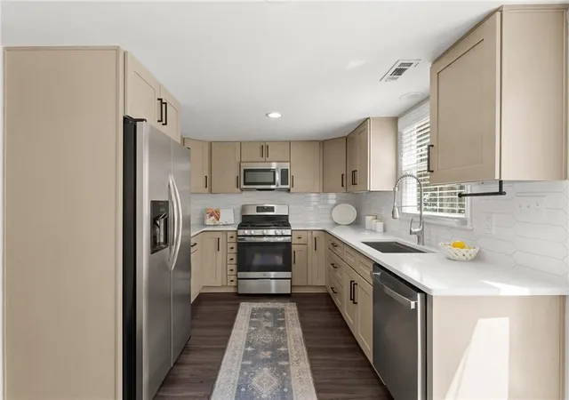 Photo 3 of Single family home for sale at 301 Roswell Green Ln, Roswell, GA 30075 | MLS# 7827180 | Listing updated on 2026-09-13