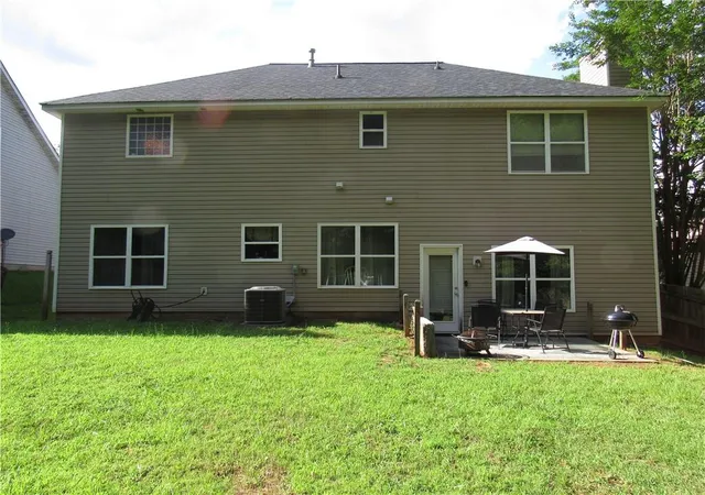 Photo 3 of Single family home for sale at 1043 Summer Cypress Dr, Villa Rica, GA 30180 | MLS# 7828169 | Listing updated on 2026-08-28