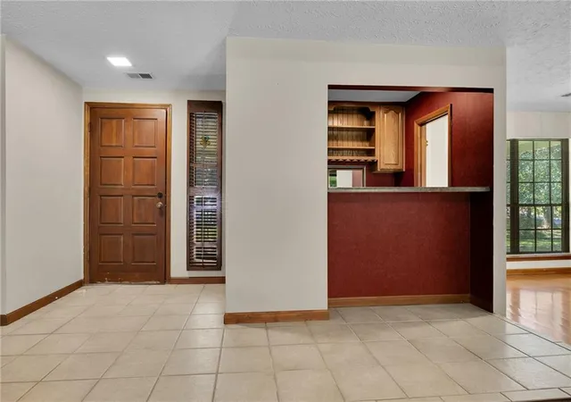 Photo 4 of Sale Pending at 140 Hickory Dr, Stockbridge, GA 30281 | MLS# 7827338 | Listing updated on 2026-10-06