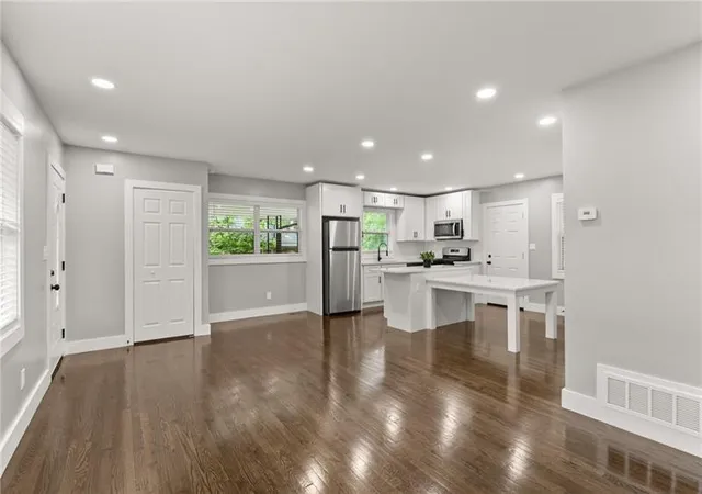 Photo 4 of Sale Pending at 2253 Bonnybrook Wy Sw, Atlanta, GA 30311 | MLS# 7826897 | Listing updated on 2026-09-02