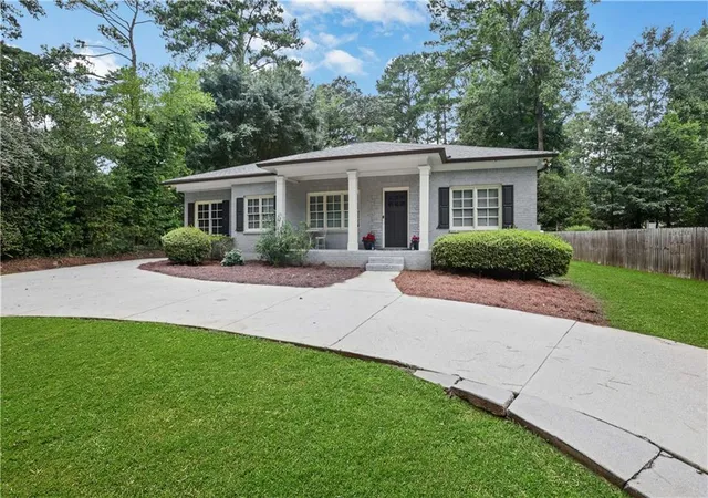 Photo 3 of Sale Pending at 3252 Lavista Rd, Decatur, GA 30033 | MLS# 7811112 | Listing updated on 2026-09-12