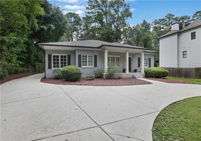Photo 4 of Sale Pending at 3252 Lavista Rd, Decatur, GA 30033 | MLS# 7811112 | Listing updated on 2026-09-12