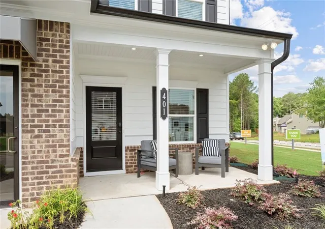 Photo 2 of Single family home for sale at 542 Grover St, Hoschton, GA 30548 | MLS# 7827402 | Listing updated on 2026-08-27