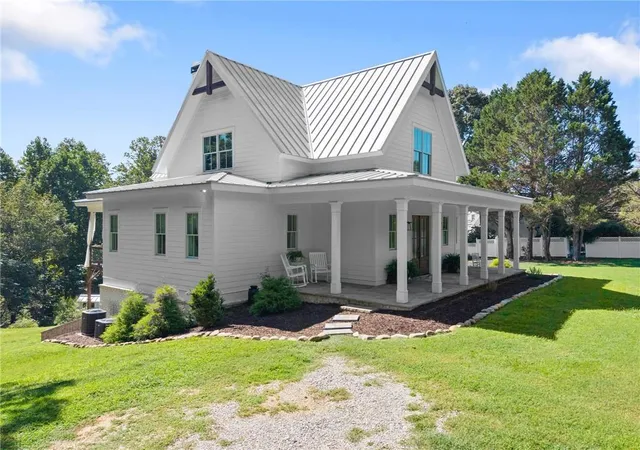 Photo 4 of Single family home for sale at 3567 Duckett Mill Rd, Gainesville, GA 30506 | MLS# 7828058 | Listing updated on 2026-08-31
