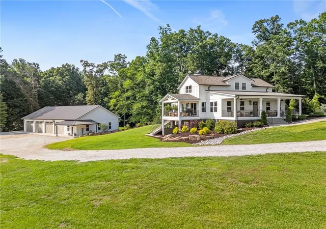 Photo 2 of Single family home for sale at 305  A Rolling Acres Ct, Jefferson, GA 30549 | MLS# 7827104 | Listing updated on 2026-08-26