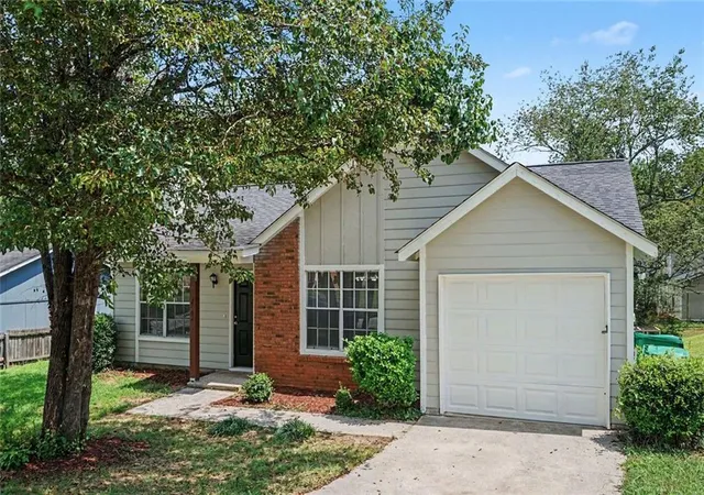 Photo 2 of Single family home for sale at 2062 W Morgan's Bluff Ct, Lithonia, GA 30058 | MLS# 7827333 | Listing updated on 2026-08-27
