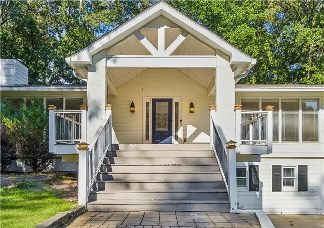 2nd image of 530 E Lake Dr, Gainesville, GA 30506 | MLS# 7824034