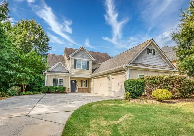 Photo 2 of Single family home for sale at 1031 Greenwood Circle, Madison, GA 30650 | MLS# 7826946 | Listing updated on 2026-09-08