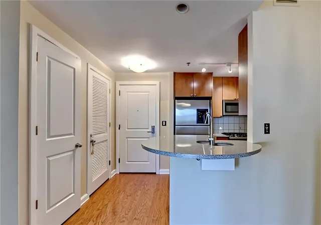 Photo 4 of Condo for sale at 3338 Peachtree Rd NE #504, Atlanta, GA 30326 | MLS# 7811131 | Listing updated on 2026-09-13
