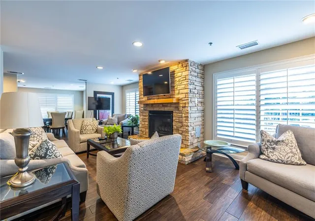 Listing Photo 2 - Condo for sale in building located at 50 Biscayne Dr Nw, Atlanta, GA 30309 - Unit #3111