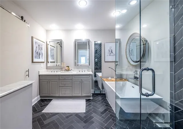 Listing Photo 4 - Condo for sale in building located at 50 Biscayne Dr Nw, Atlanta, GA 30309 - Unit #3111