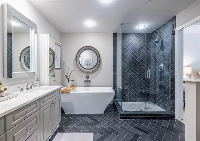 Listing Photo 5 - Condo for sale in building located at 50 Biscayne Dr Nw, Atlanta, GA 30309 - Unit #3111