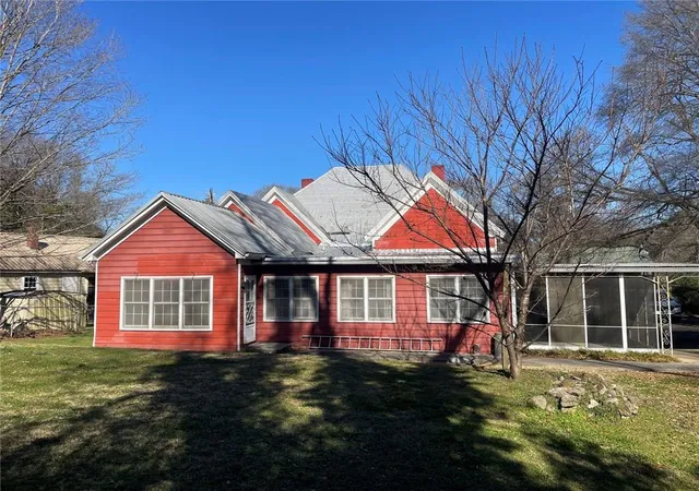 Photo 3 of Single family home for sale at 379 West Ave, Jackson, GA 30233 | MLS# 7829665 | Listing updated on 2026-08-31