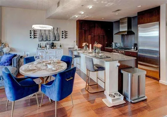 Listing Photo 3 - Condo for sale in building located at 3325 Piedmont Rd, Atlanta, GA 30305 - Unit #1509
