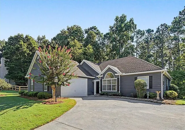 Photo 2 of Single family home for sale at 333 Allatoona Shores Dr, Canton, GA 30114 | MLS# 7825028 | Listing updated on 2026-09-15