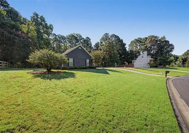 Photo 3 of Single family home for sale at 333 Allatoona Shores Dr, Canton, GA 30114 | MLS# 7825028 | Listing updated on 2026-09-15