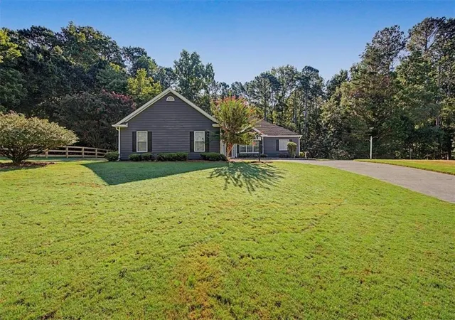 Photo 4 of Single family home for sale at 333 Allatoona Shores Dr, Canton, GA 30114 | MLS# 7825028 | Listing updated on 2026-09-15