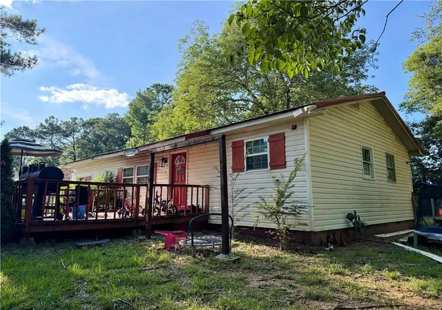 Photo 3 of Single family home for sale at 322 Circle Dr, Calhoun, GA 30701 | MLS# 7826685 | Listing updated on 2026-08-26