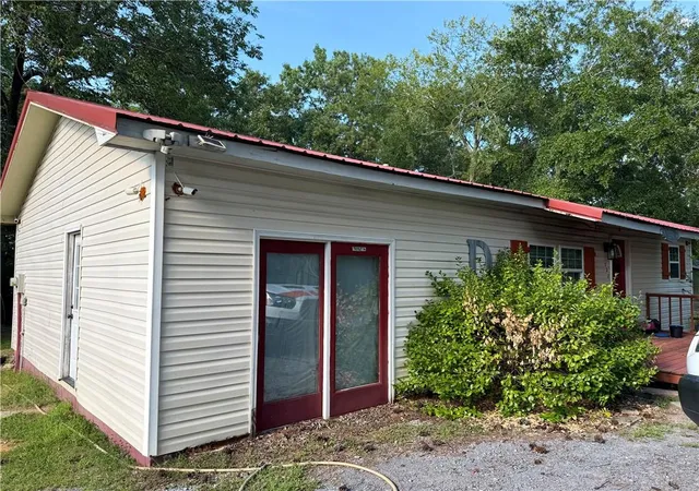 Photo 3 of Single family home for sale at 322 Circle Dr, Calhoun, GA 30701 | MLS# 7826685 | Listing updated on 2026-08-26
