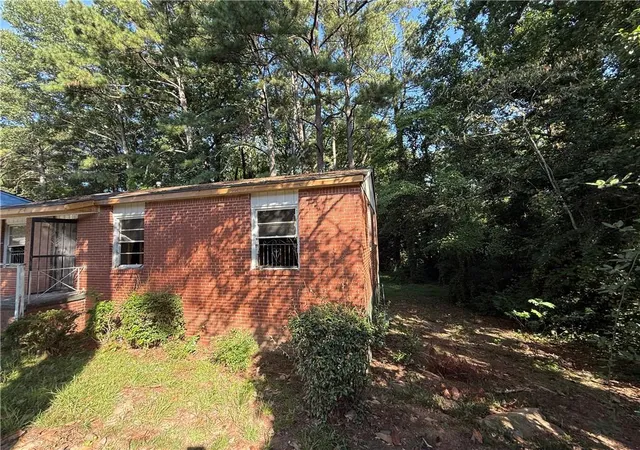 Photo 3 of Single family home for sale at 264 Nw Fairburn Rd Nw, Atlanta, GA 30331 | MLS# 7823461 | Listing updated on 2026-09-12