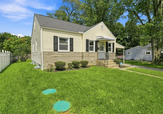 Photo 3 of Single family home for sale at 374 Rosslyn Ave, Columbus, OH 43214 | MLS# 226030324 | Listing updated on 2026-09-13
