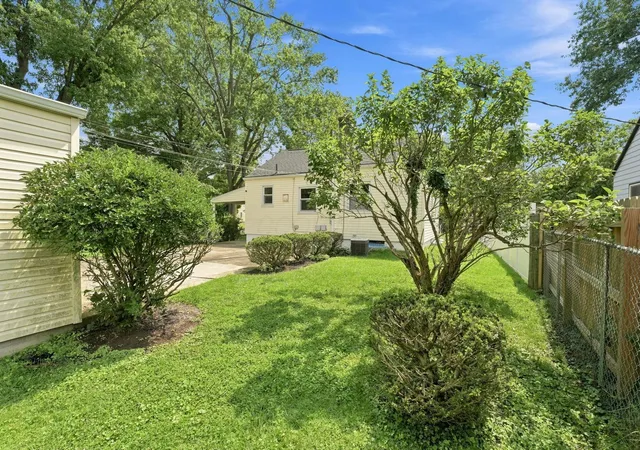 Photo 3 of Single family home for sale at 374 Rosslyn Ave, Columbus, OH 43214 | MLS# 226030324 | Listing updated on 2026-09-13