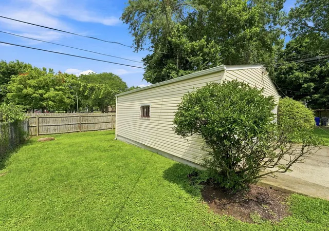 Photo 4 of Single family home for sale at 374 Rosslyn Ave, Columbus, OH 43214 | MLS# 226030324 | Listing updated on 2026-09-13