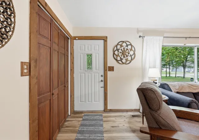 Photo 1 of Single family home for sale at 1310 Manor Dr, Columbus, OH 43232 | MLS# 226031023 | Listing updated on 2026-09-04