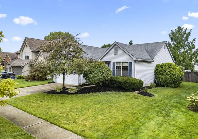 2nd image of 5924 Heritage Farms Dr, Hilliard, OH 43026 | MLS# 226031090