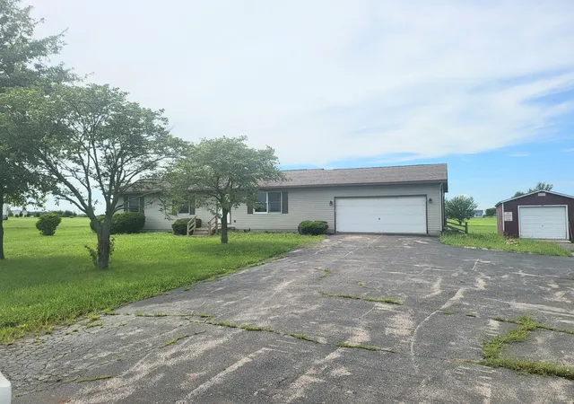 Single family home for sale at 3763 N Section Line Rd, Radnor, OH 43066 | MLS# 226031128