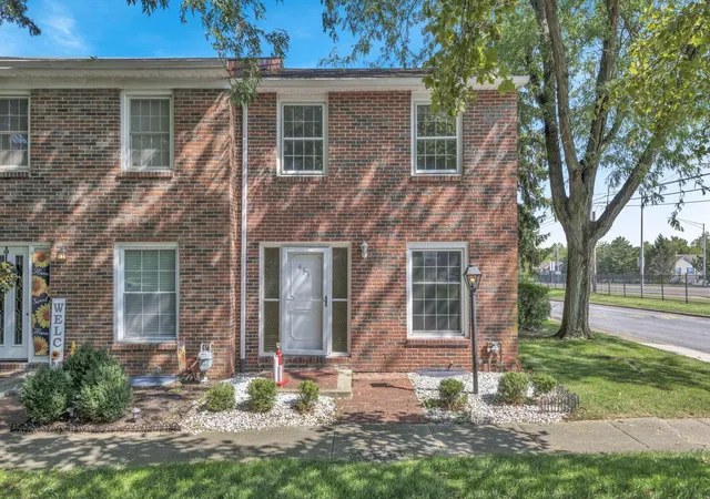 Condo for sale at 631 Simbury St, Columbus, OH 43228 | MLS# 226032999