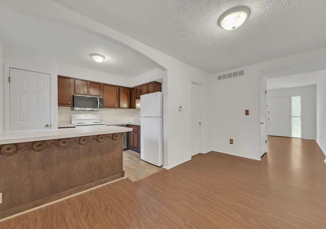 Photo 4 of Condo for sale at 631 Simbury St, Columbus, OH 43228 | MLS# 226032999 | Listing updated on 2026-08-31
