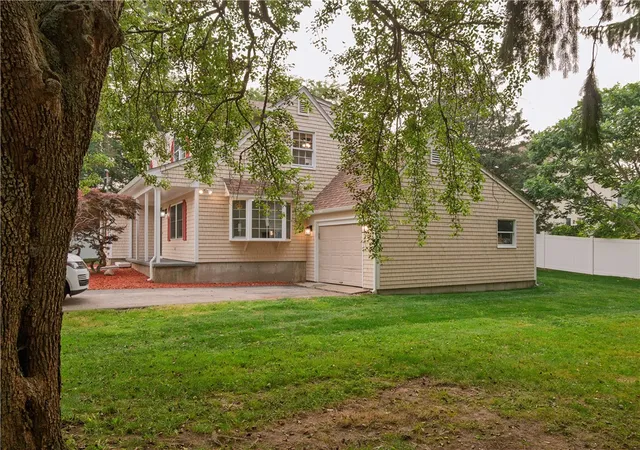 Photo 4 of Single family home for sale at 25 Pleasant Ave, Narragansett, RI 02882 | MLS# 1418561 | Listing updated on 2026-08-30