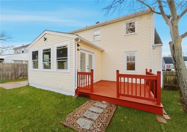 3rd image of 228 London Ave, Pawtucket, RI 02861 | MLS# 1417916
