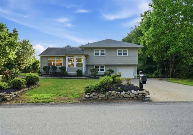 Photo 1 of Single family home for sale at 285 Angell Rd, Lincoln, RI 02865 | MLS# 1419169 | Listing updated on 2026-08-29