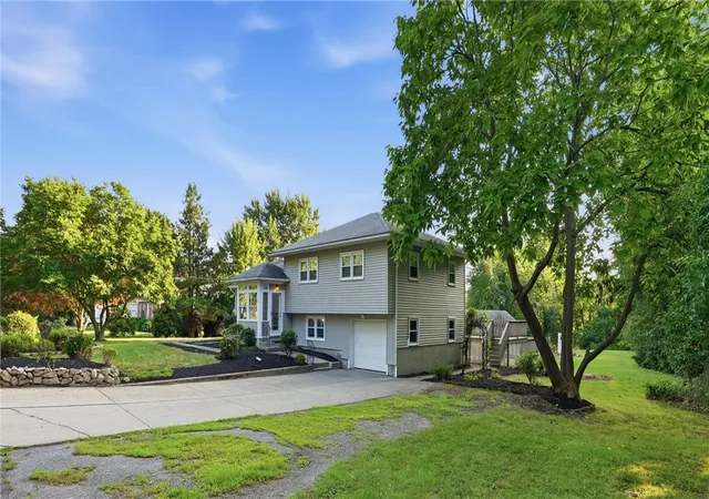 Photo 3 of Single family home for sale at 285 Angell Rd, Lincoln, RI 02865 | MLS# 1419169 | Listing updated on 2026-08-29