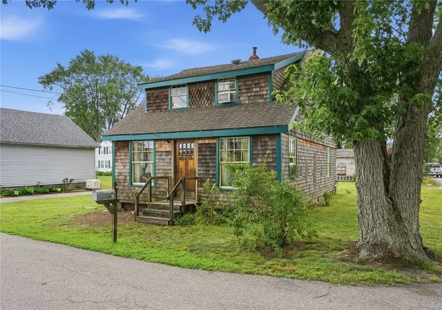 Photo 2 of Single family home for sale at 84 Narragansett St, North Kingstown, RI 02852 | MLS# 1420175 | Listing updated on 2026-08-29