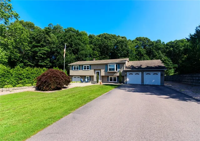 1st image of 39 Robin Hollow Ln, Westerly, RI 02891 | MLS# 1420239