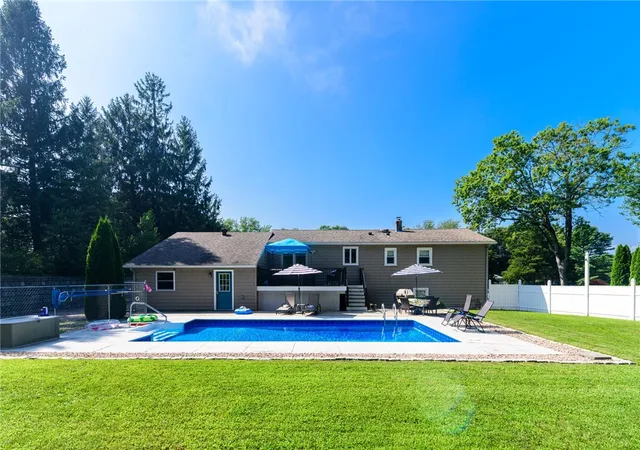 3rd image of 39 Robin Hollow Ln, Westerly, RI 02891 | MLS# 1420239