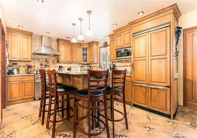 5th image of 39 Robin Hollow Ln, Westerly, RI 02891 | MLS# 1420239