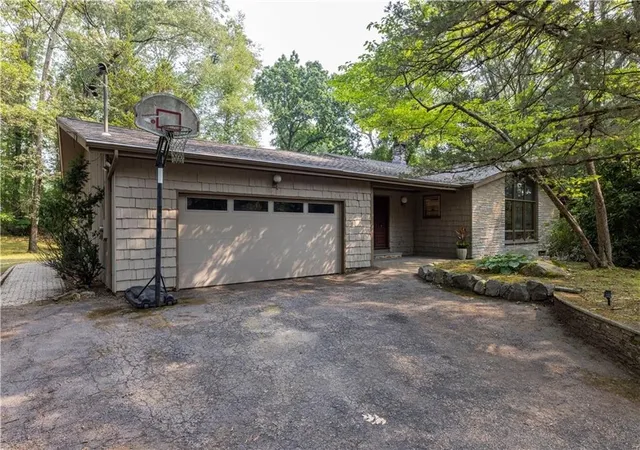 Photo 4 of Sale Pending at 165 Kent Dr, East Greenwich, RI 02818 | MLS# 1420013 | Listing updated on 2026-08-30