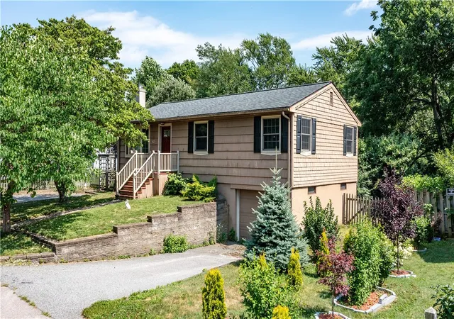 Photo 3 of Sale Pending at 41 Mount View Ave, North Kingstown, RI 02852 | MLS# 1420974 | Listing updated on 2026-08-30